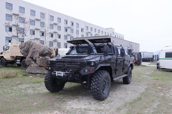 Carrosserie à l'épreuve des balles faite sur commande hors route véhicule militaire véhicule d'assaut 6 hommes 4x4