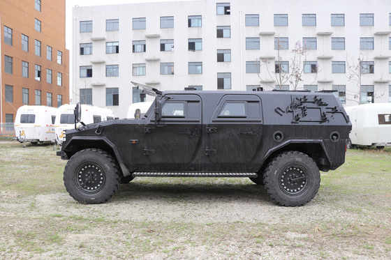 Carrosserie à l'épreuve des balles faite sur commande hors route véhicule militaire véhicule d'assaut 6 hommes 4x4
