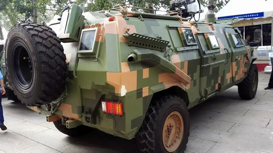 DONGFENG CSK141 Véhicule d'assaut à l'épreuve des balles militaires hors route 10 sièges 200hp 4x4