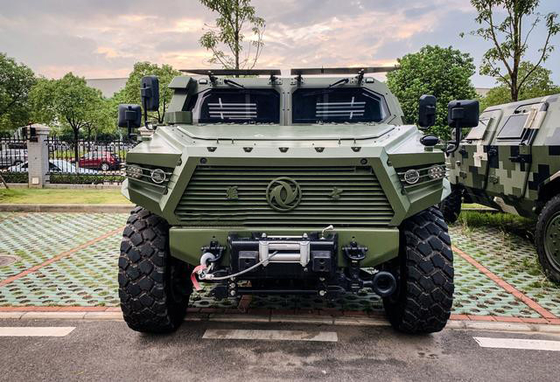 La Chine défendent l'équipement de champ de bataille du véhicule 6x6 300hp de champ de bataille du véhicule militaire hors route fait sur commande à l'épreuve des balles