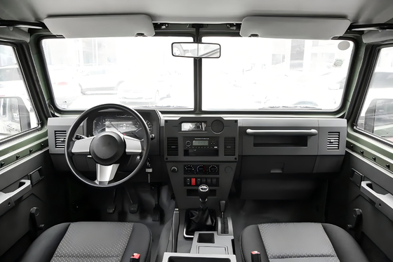 Personnalisation hors route BJ2036 Modèle 4x4 IVECO Diesel 136 chevaux SUV 4 roues motrices 5 sièges Command Car