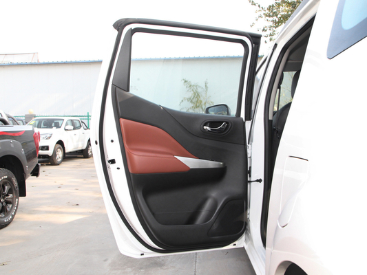 Camion pick-up DONGFENG de SUV de porte du moteur RWD 4 de Turbo pour le camping de famille