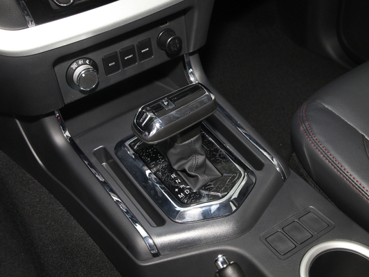 Sièges de la rangée 5 de Doudle de serrure différentielle de la collecte 4WD de Dongfeng de transmission automatique de la Chine