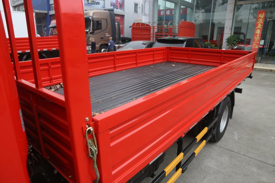 DONGFENG troque le camion de cargaison de lumière de plat de colonne de l'émission Euro6 de l'euro 2 de moteur de YUCHAI