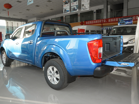 Sièges de la cabine 5 de camion de fret de lumière de réservoir de cargaison de la collecte 1.7m de la Chine DONGFENG 4WD doubles