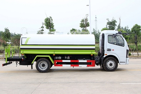 9 CBM arrosant la direction gauche à moteur diesel de roue du camion 4x2 de chariot d'eau légère