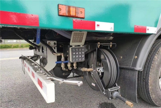 Camion municipal diesel de balayeuse de l'empattement 3300mm du camion 4x2 130 HP d'hygiène