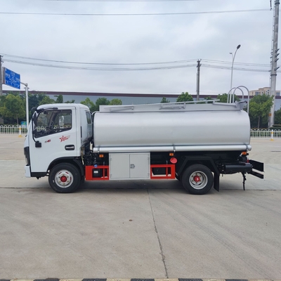 Camion de transport d'huile de kérosène de CBM de la roue 4,5 du camion-citerne aspirateur de gazole d'essence 4x2