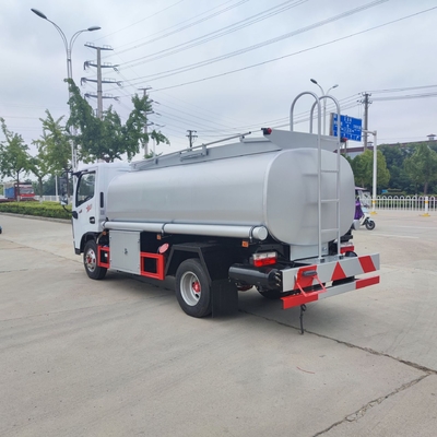Camion de transport d'huile de kérosène de CBM de la roue 4,5 du camion-citerne aspirateur de gazole d'essence 4x2