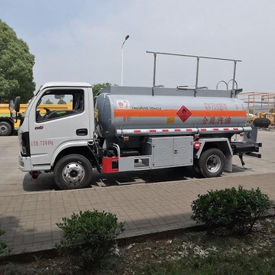 Camion de transport d'huile de kérosène de CBM de la roue 4,5 du camion-citerne aspirateur de gazole d'essence 4x2