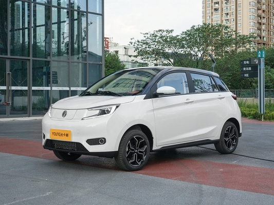 Kilomètrage 400KM de gamme de SUV de la voiture électrique 5 de la Chine MINI de la porte 4 de voiture pure pure des sièges EV